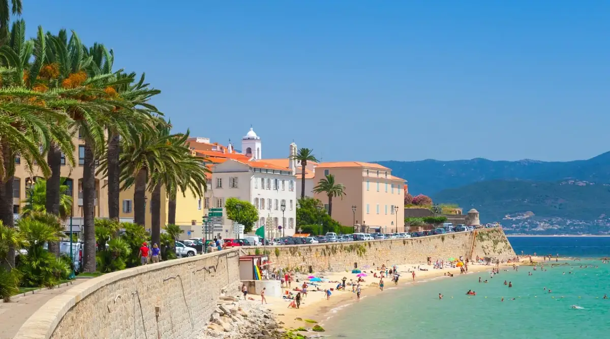 Ajaccio – färjehamn och destinationsguide