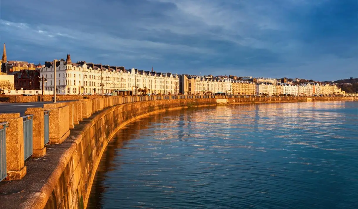 Douglas – färjehamn och destinationsguide