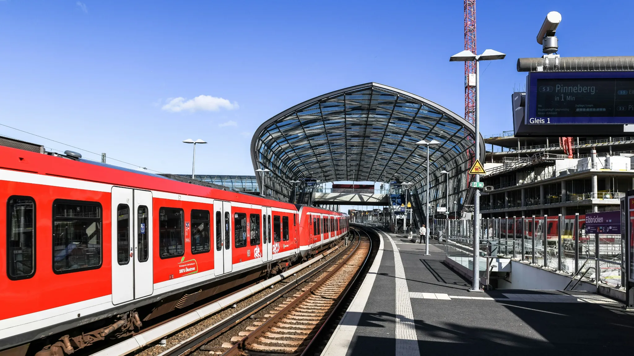 Tågresa genom ett stationsområde