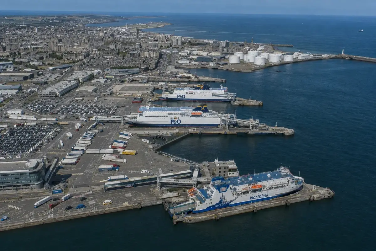 Färjeresa och hamninformation för Aberdeen–Lerwick