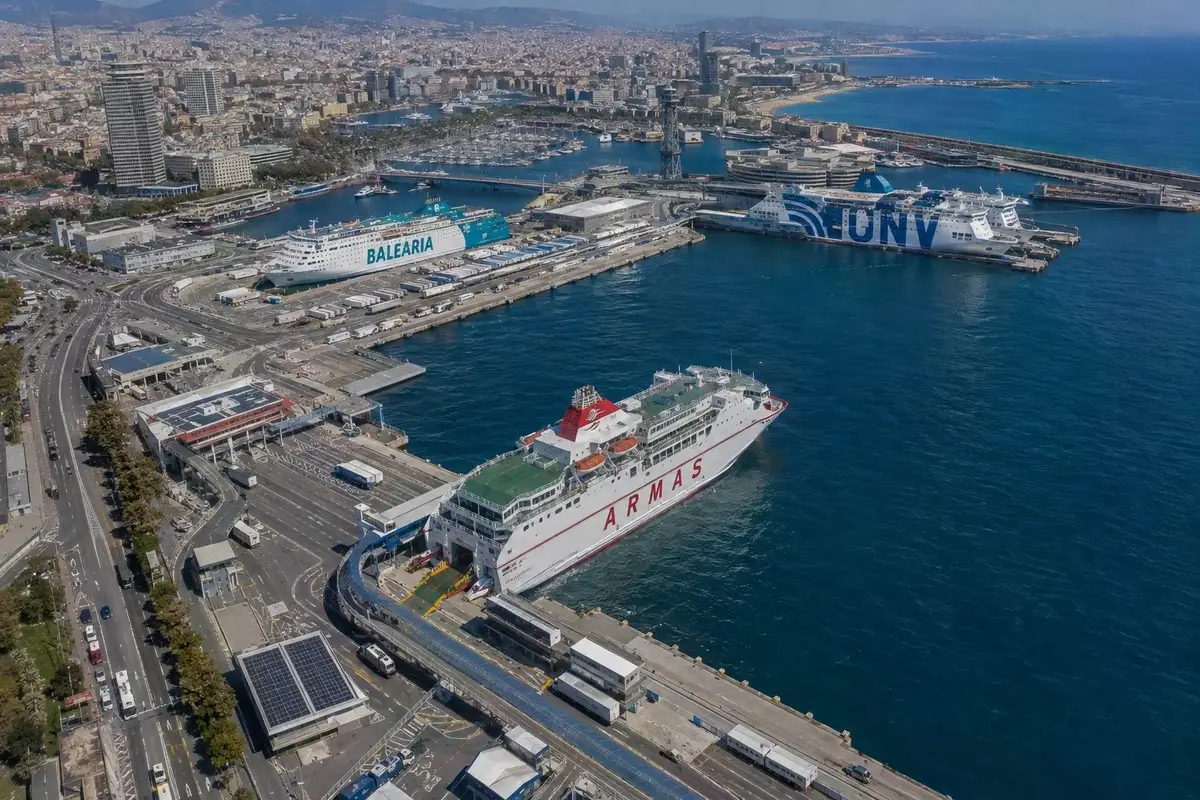 Färjeresa och hamninformation för Barcelona–Palma