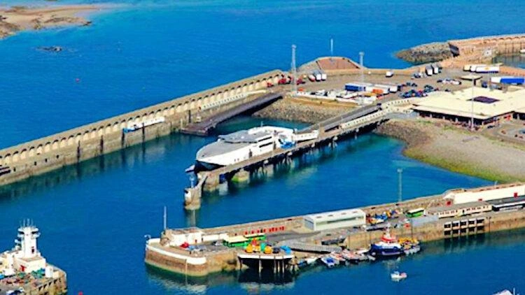 Färjeresa och hamninformation för Portsmouth–Jersey