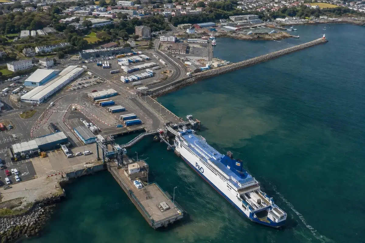 Larne – färjehamn och destinationsguide
