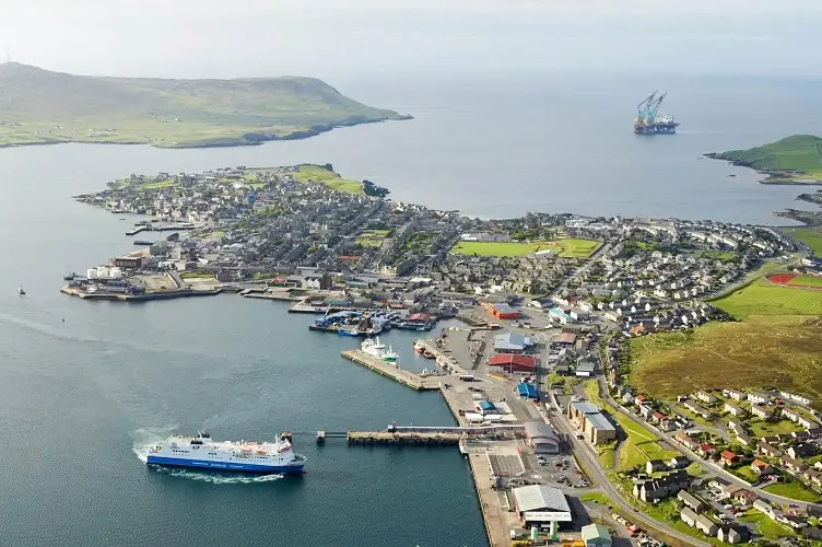 Färjeresa och hamninformation för Aberdeen–Lerwick