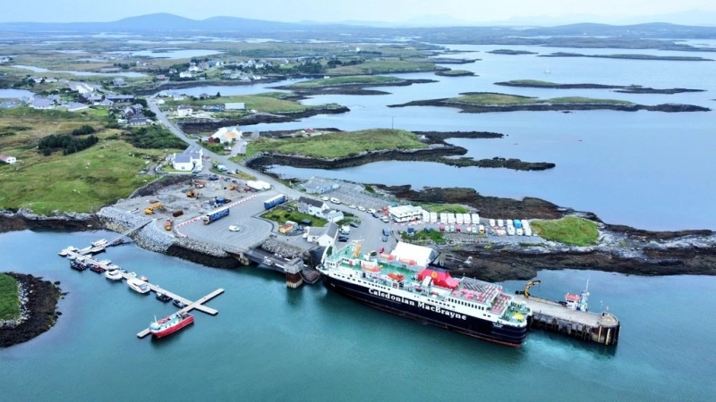 Färjeresa och hamninformation för Uig–Lochmaddy