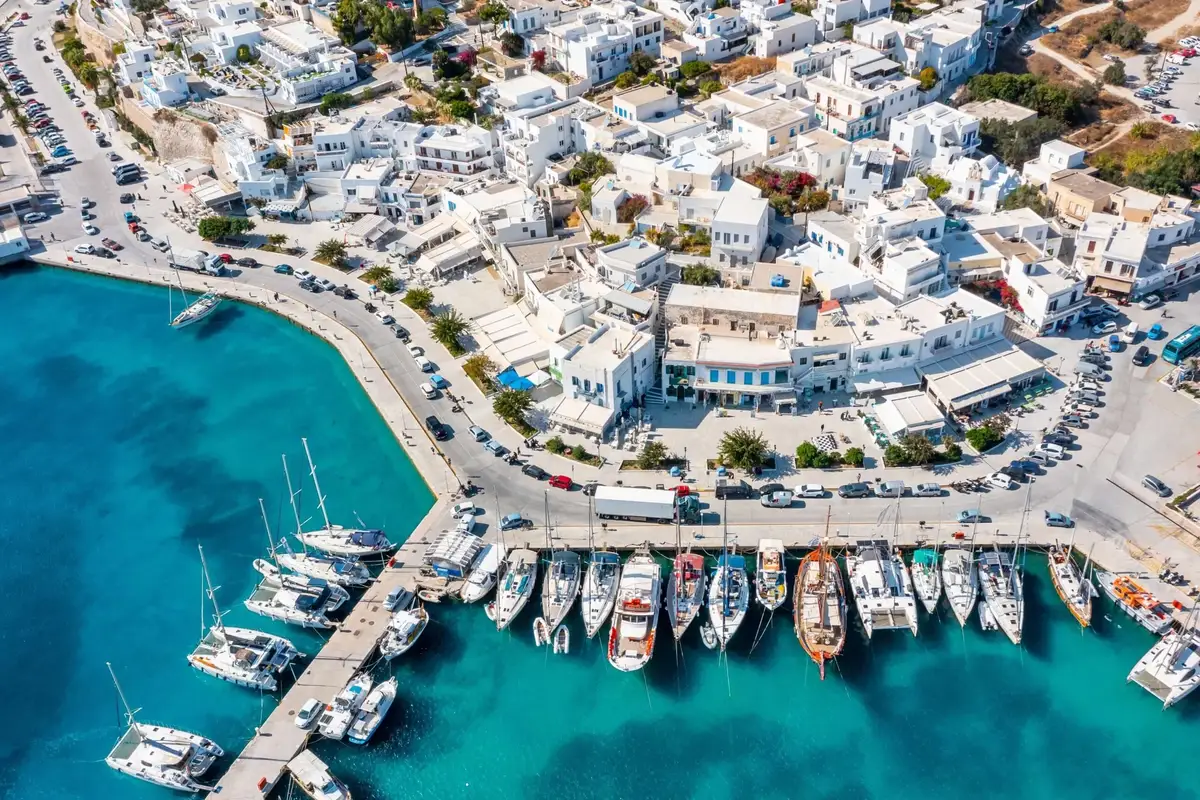Färjehamnen i Milos