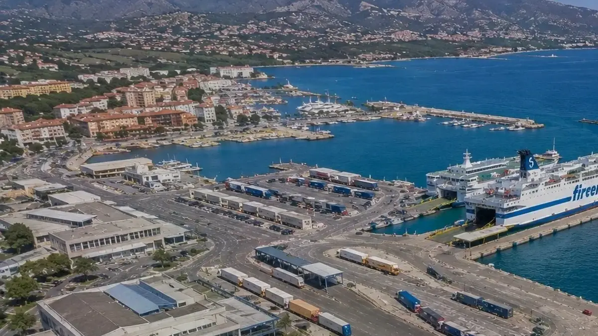 Färjeresa och hamninformation för Civitavecchia–Olbia