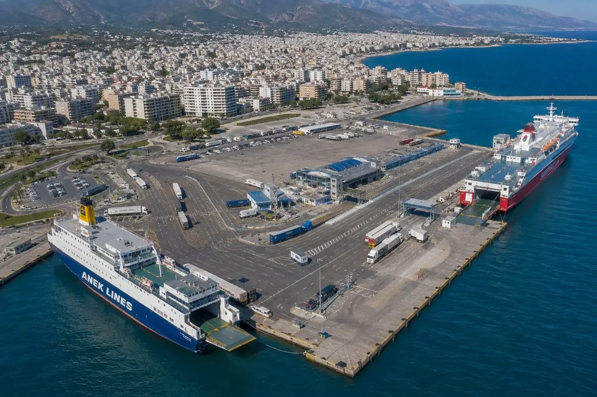 Färjehamnen i Patras