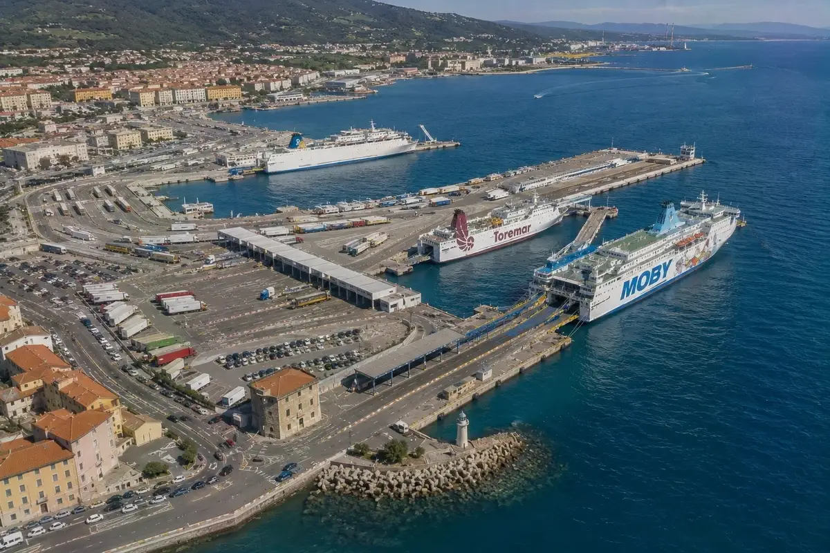 Färjehamnen i Piombino