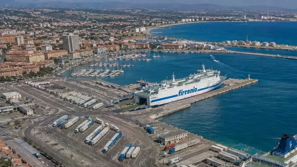 Färjeresa och hamninformation för Genua–Porto Torres