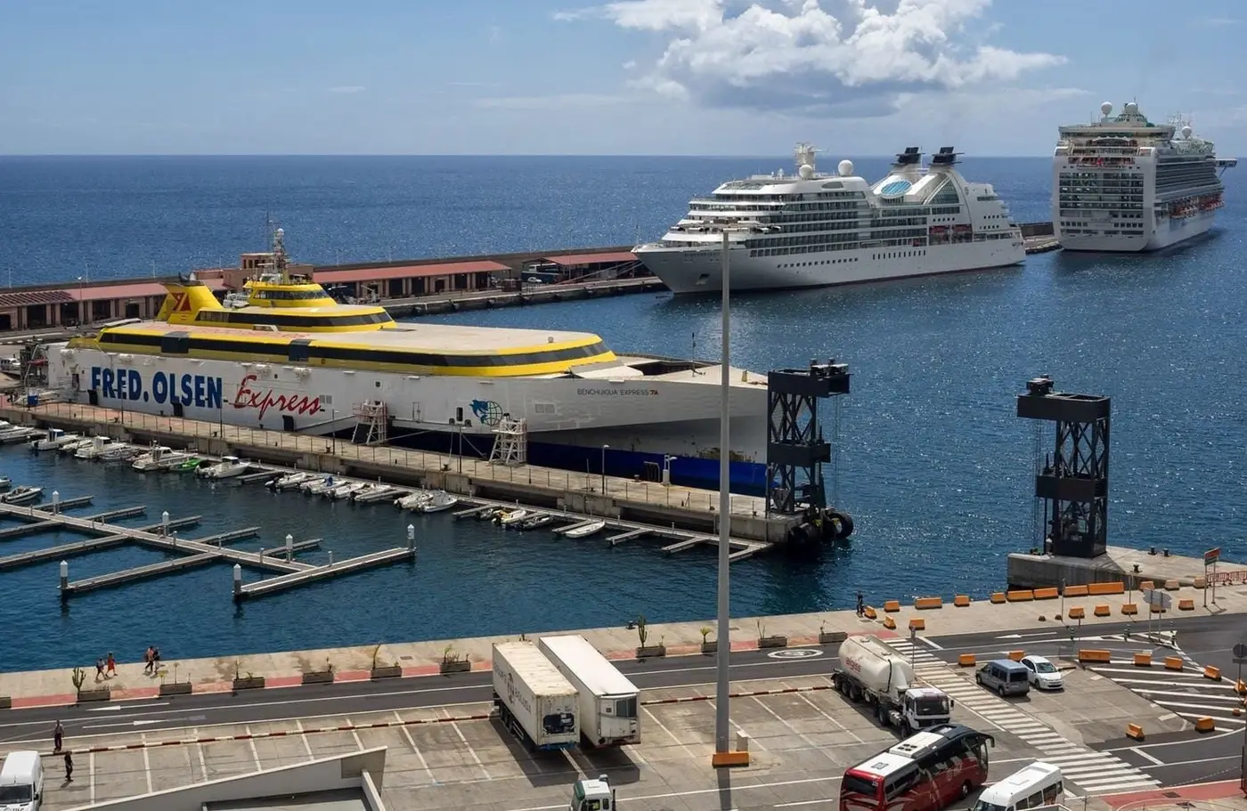 Färjeresa och hamninformation för Los Cristianos–Santa Cruz de La Palma