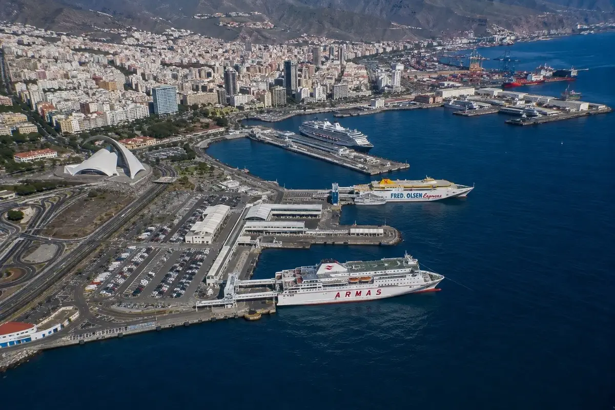 Färjeresa och hamninformation för Cádiz–Santa Cruz de Tenerife