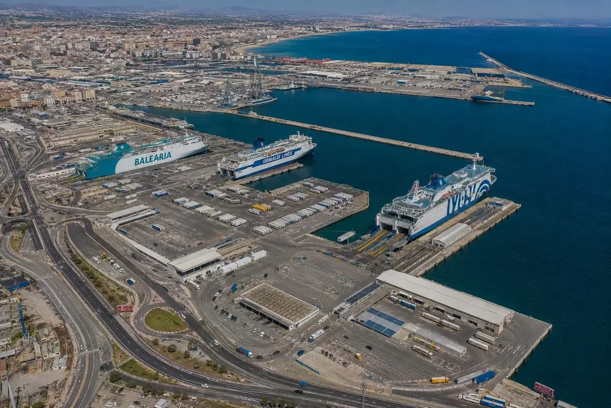 Färjeresa och hamninformation för Valencia–Ibiza