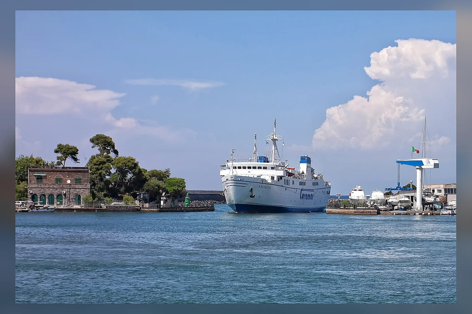Caremar Ferries – färjerederi och reseguide